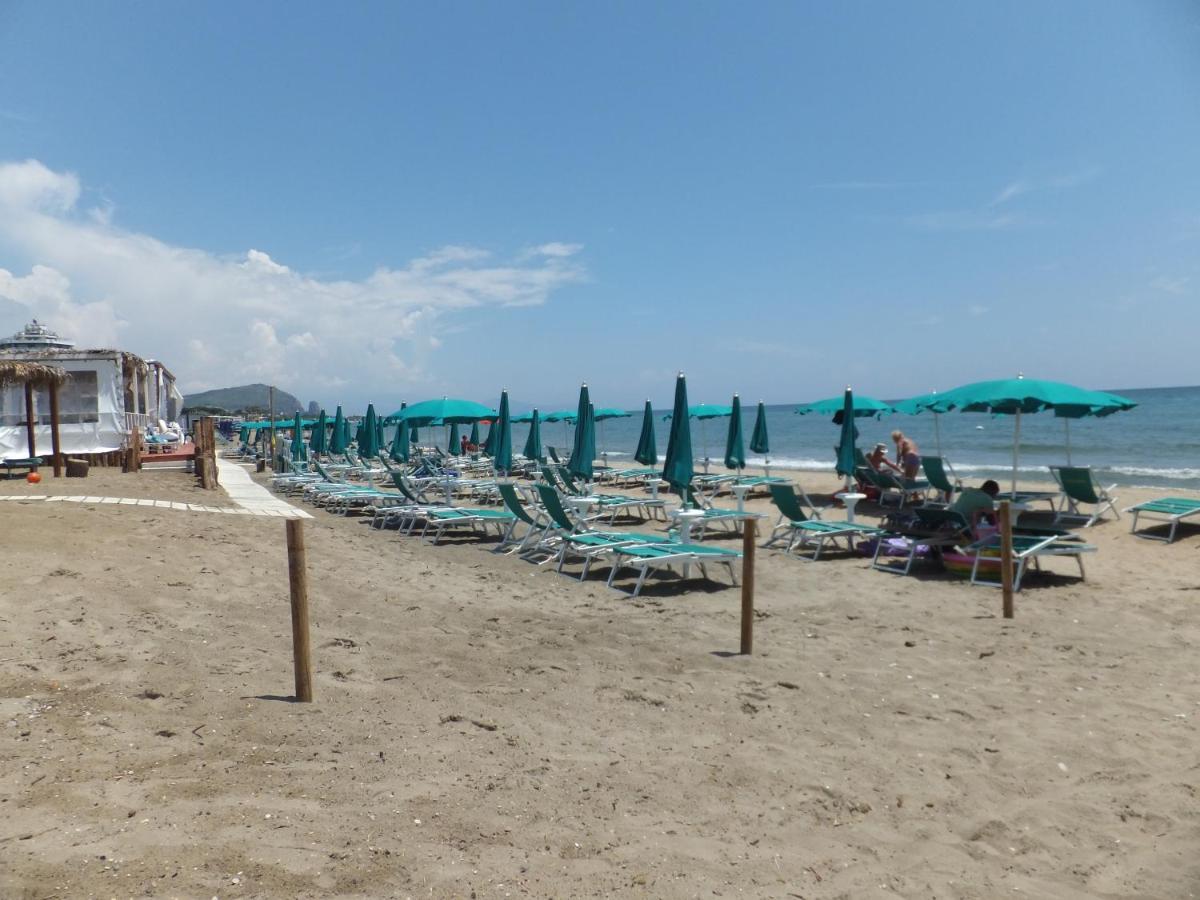 Aparthotel Complesso Riva Di Badino Terracina Exterior foto